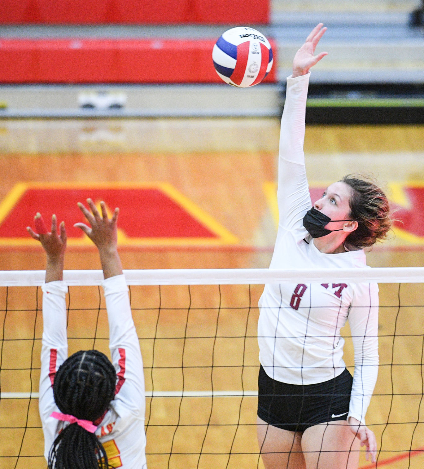 100521-qc-spt-moline-ri-vball-007